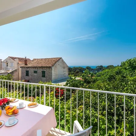 Lena Apartament