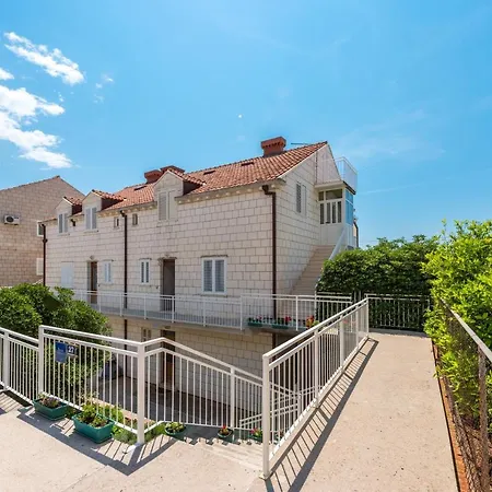 Lena Apartament *