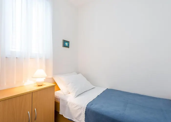 アパート レナ *