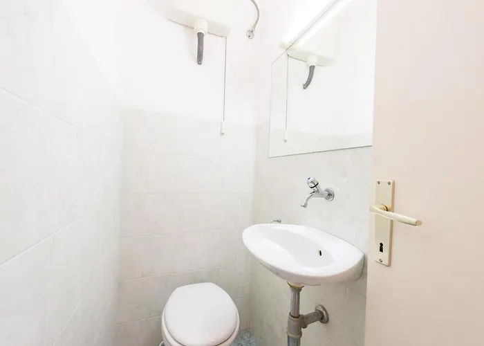 莱娜公寓 公寓 *